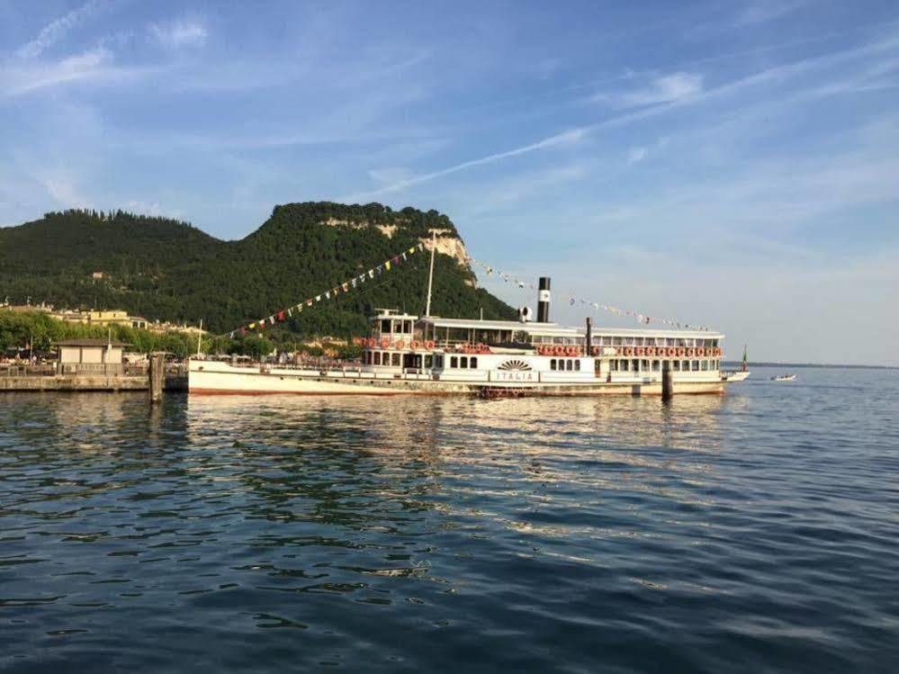 Hotel Excelsior Le Terrazze Garda  Bagian luar foto
