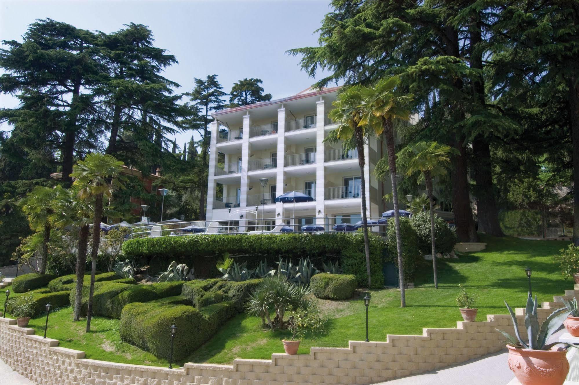 Hotel Excelsior Le Terrazze Garda  Bagian luar foto