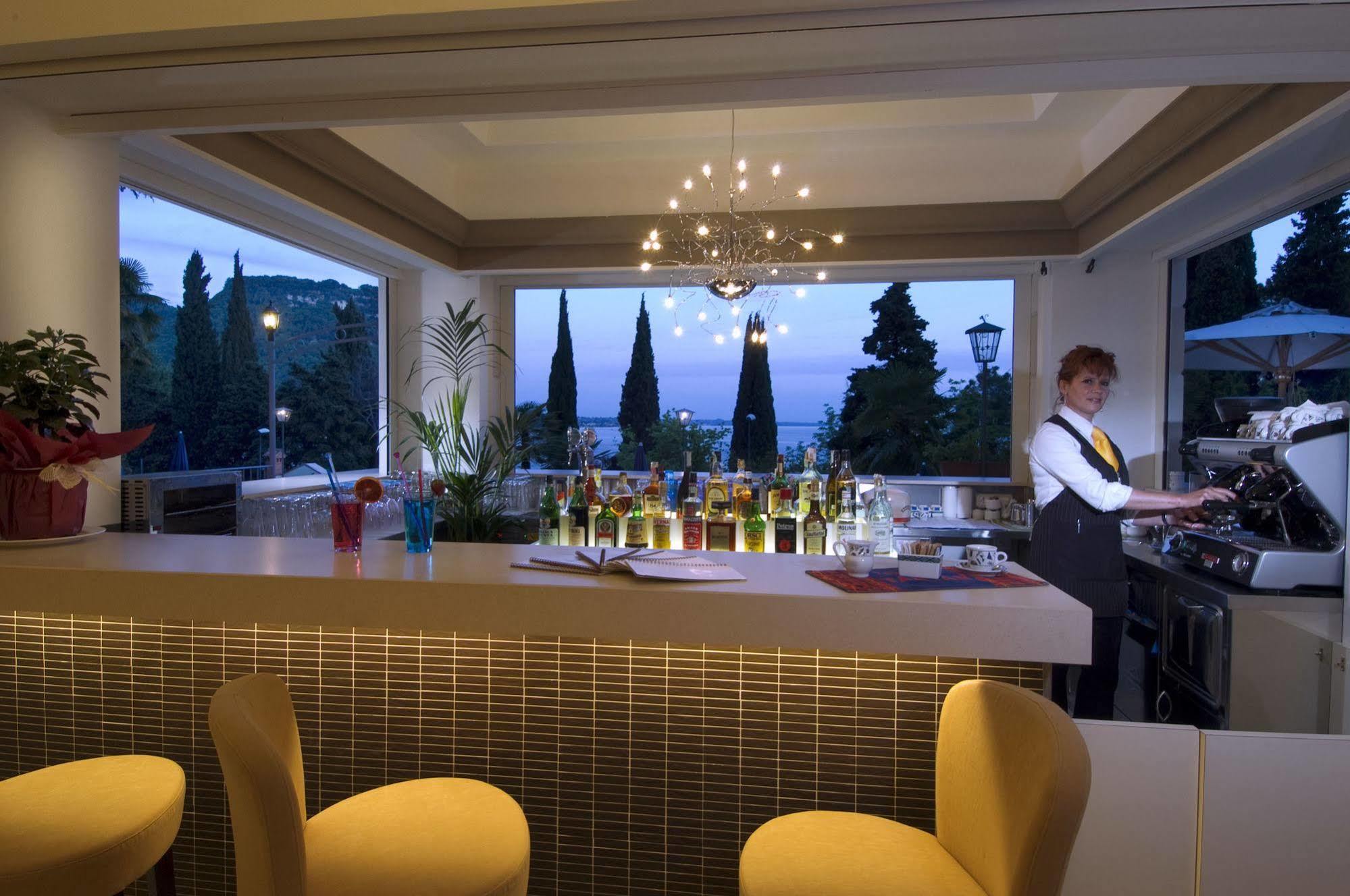 Hotel Excelsior Le Terrazze Garda  Bagian luar foto